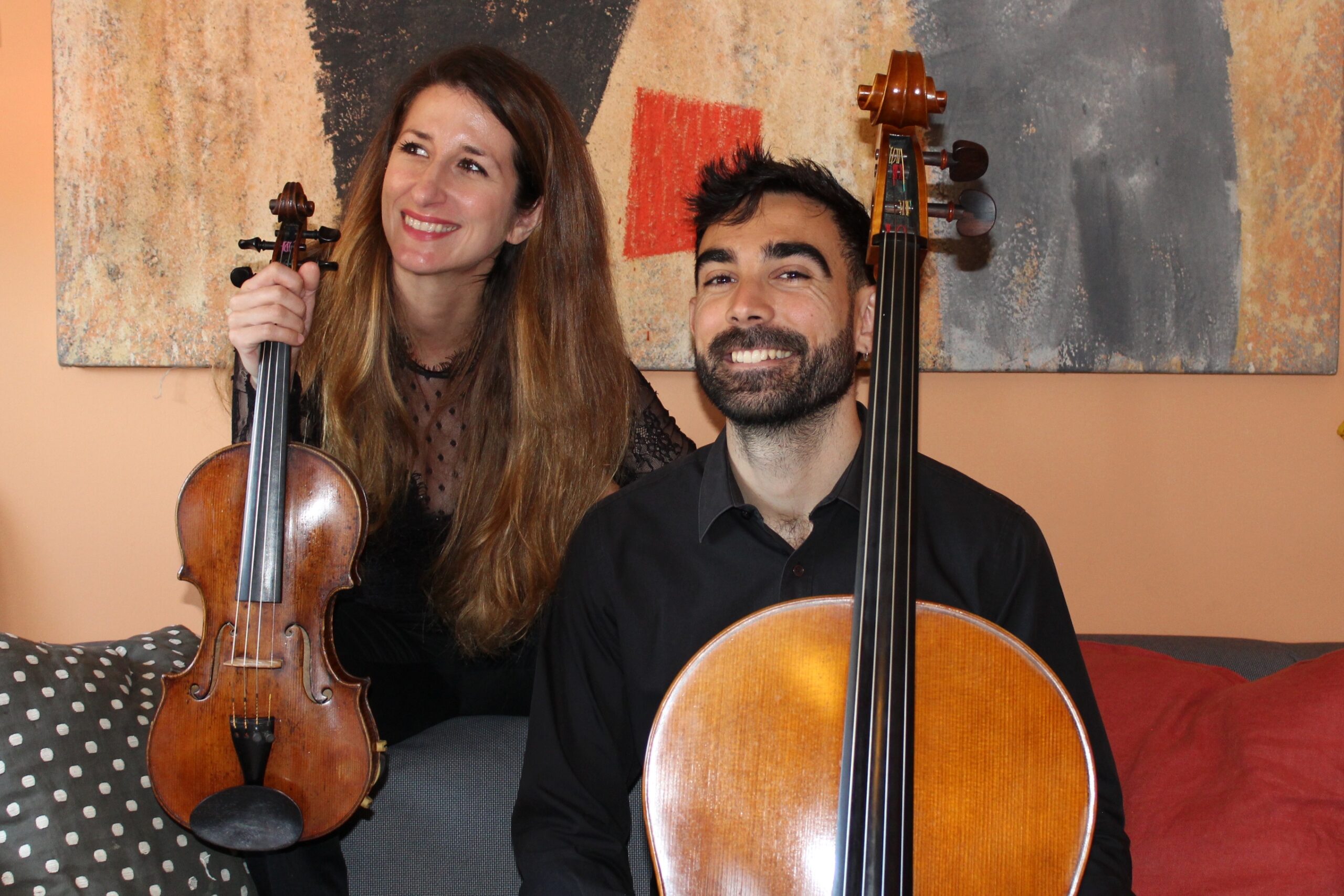 Macarena Martínez y Jorge Gresa con sus instrumentos